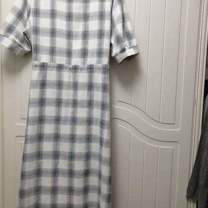 [BUNJANG] Modern V-Neck Check Pattern Long Dress / 모던한 브이넥 체크패턴 롱 원피스