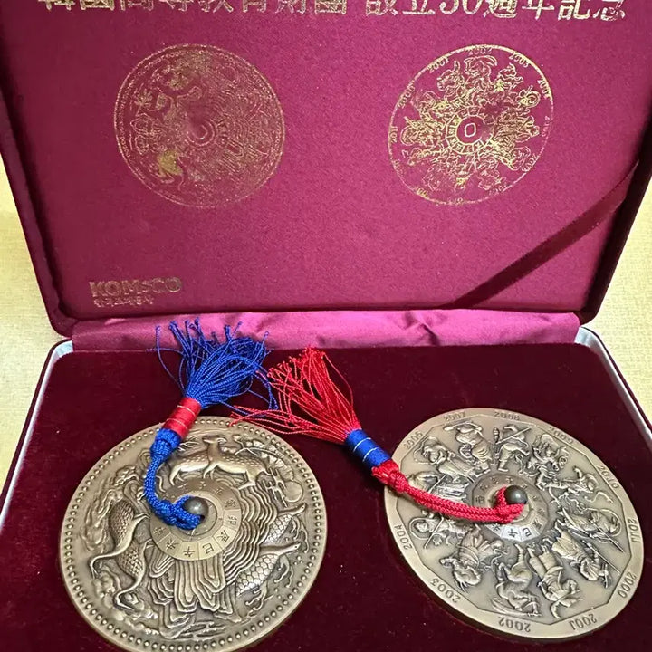 [BUNJANG] Korea Foundation for Advanced Study 30th Anniversary Commemorative Paperweight Set / 한국고등교육재단 설립 30주년 기념  한국조폐공사 제작 문진 세트