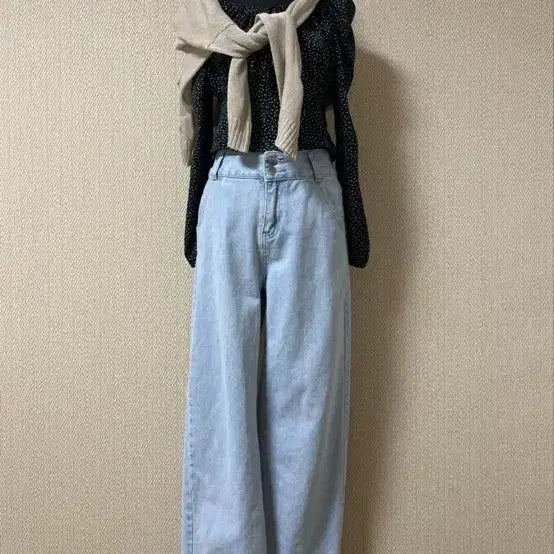 [BUNJANG] Polka Dot Blouse, Light Wash Wide Leg Denim Pants, and Beige Cardigan Set / 도트 블라우스 &amp; 연청 와이드 데님 팬츠 베이지가디건 세트
