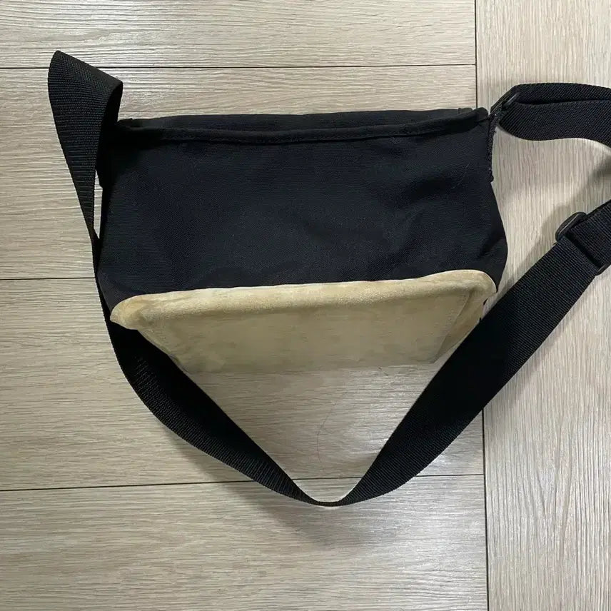 [BUNJANG] Manhattan Portage Mini Suede Messenger Bag Black / 맨하탄포티지 미니 메신저백 블랙 스웨이드