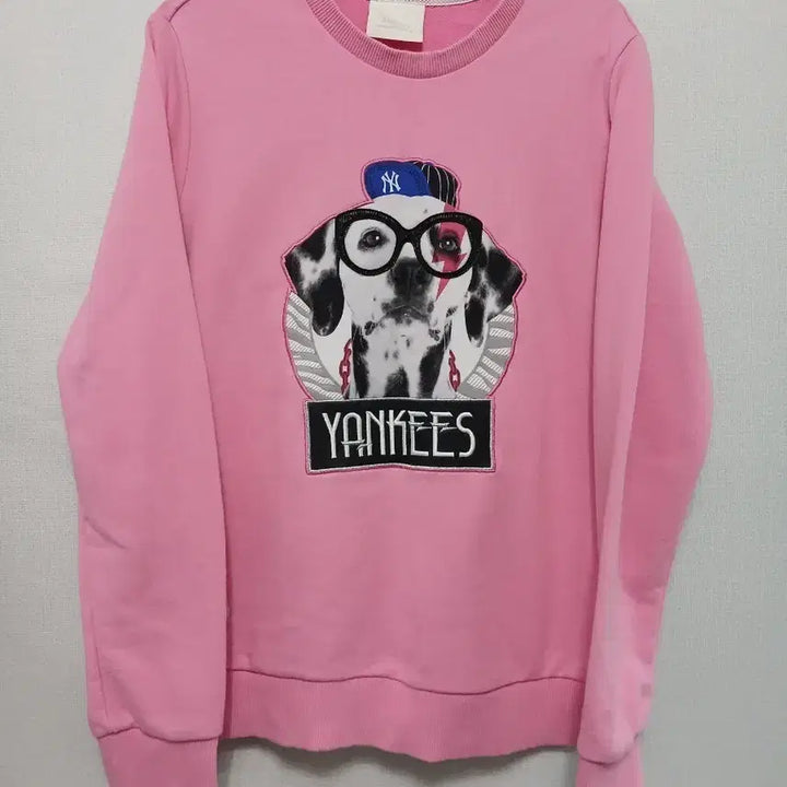 [BUNJANG] MLB Yankees Pink Sweatshirt with Dog Printing / MLB 양키즈 핑크 맨투맨 티셔츠 강아지 프린팅