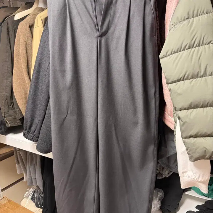 [BUNJANG] Blankroom Mate Two-Tuck Slacks Charcoal Size 0 / 블랭크룸 메이트 투턱 슬렉스 0사이즈 차콜(원가 168,000원)