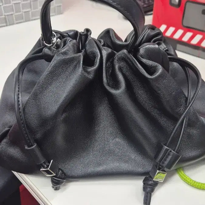 [BUNJANG] KUHO Lambskin String Shoulder Bag Black / KUHO 구호 램스킨 스트링 숄더백 블랙