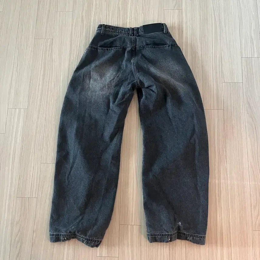 [BUNJANG] Attitude Attitude Curved Line Washing Wide Denim Pants / 애티튜드 애티튜드 커브드 라인 워싱 와이드 데님 팬츠