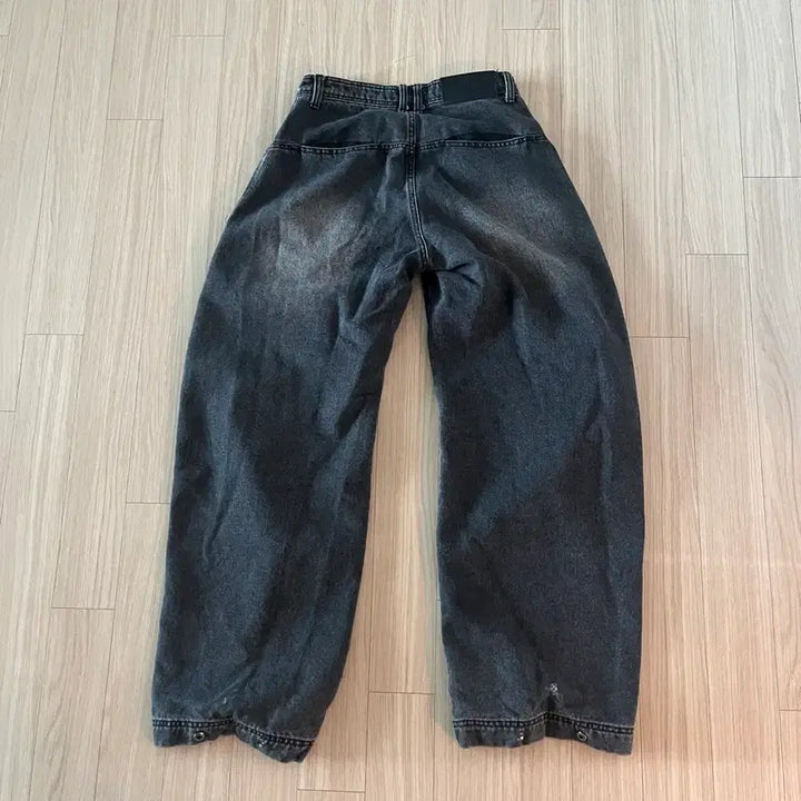 [BUNJANG] Attitude Attitude Curved Line Washing Wide Denim Pants / 애티튜드 애티튜드 커브드 라인 워싱 와이드 데님 팬츠