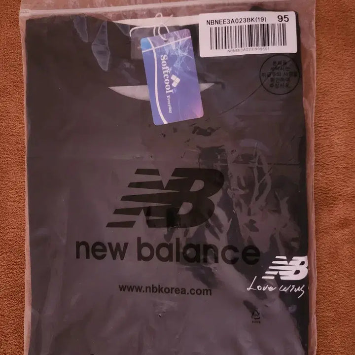 [BUNJANG] IU New Balance The Winning T-shirt M / 아이유 뉴발란스 럽윈올 더위닝 티셔츠 M 단순개봉