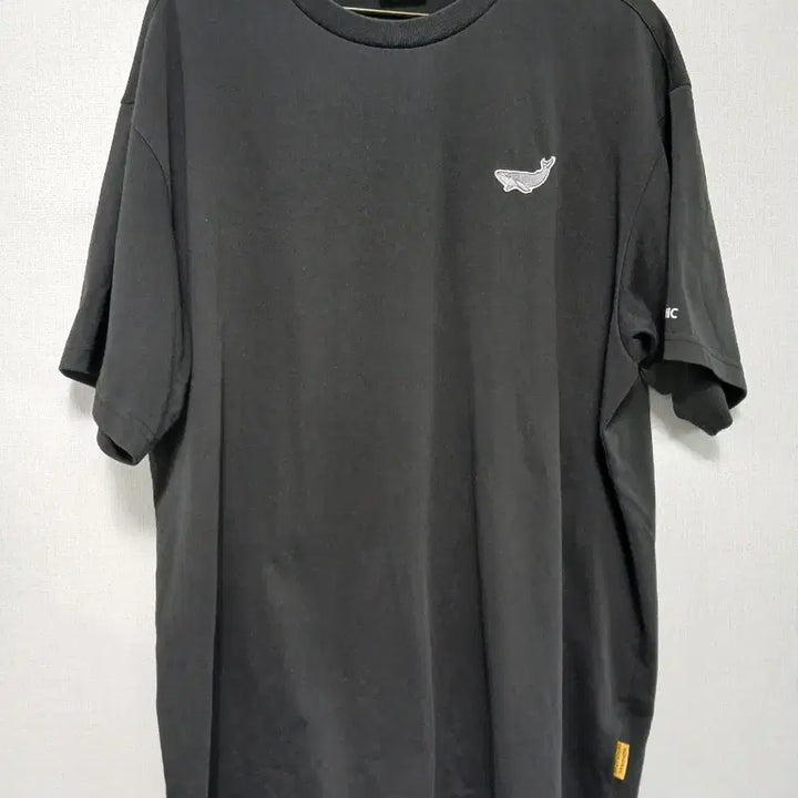 [BUNJANG] National Geographic Whale Embroidery Short Sleeve T-Shirt Black / 내셔널지오그래픽 고래 자수 반팔 티셔츠