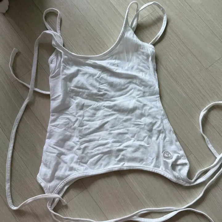 [BUNJANG] KOSEIO Halter Strap Sleeveless White / 코이세이오 HALTER STRAP SLEEVELESS WHITE 팝니다