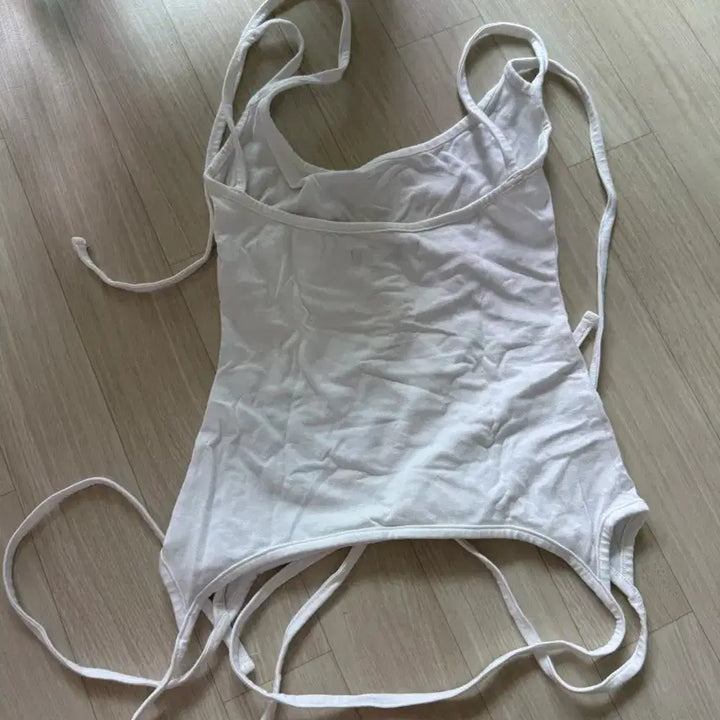 [BUNJANG] KOSEIO Halter Strap Sleeveless White / 코이세이오 HALTER STRAP SLEEVELESS WHITE 팝니다