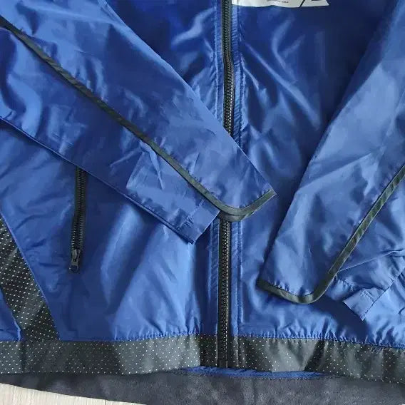 [BUNJANG] CLASS Blue Windbreaker Hooded Jacket Size 95 / CLASS 청색 바람막이 후드 자켓95