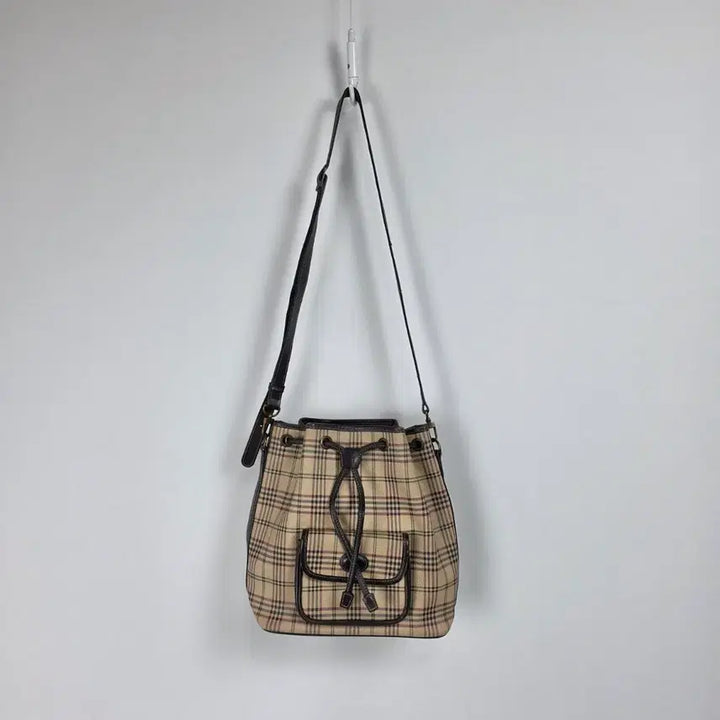 [BUNJANG] Beanpole Brown Check Drawstring Bucket Bag Crossbody Bag / 빈폴 브라운 체크 드로스트링 버킷백 복조리백 크로스백