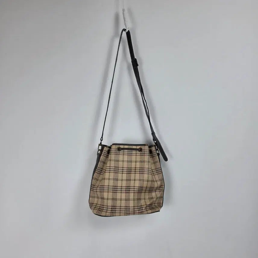 [BUNJANG] Beanpole Brown Check Drawstring Bucket Bag Crossbody Bag / 빈폴 브라운 체크 드로스트링 버킷백 복조리백 크로스백