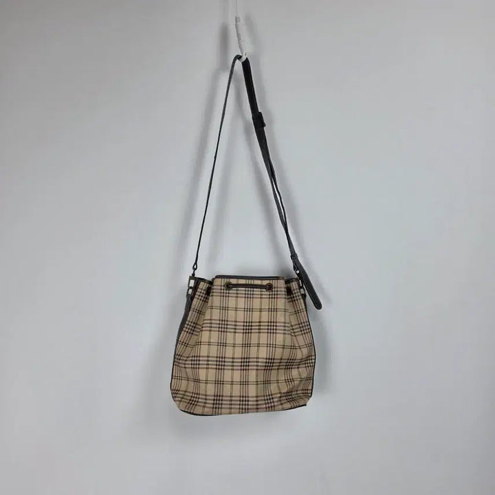 [BUNJANG] Beanpole Brown Check Drawstring Bucket Bag Crossbody Bag / 빈폴 브라운 체크 드로스트링 버킷백 복조리백 크로스백