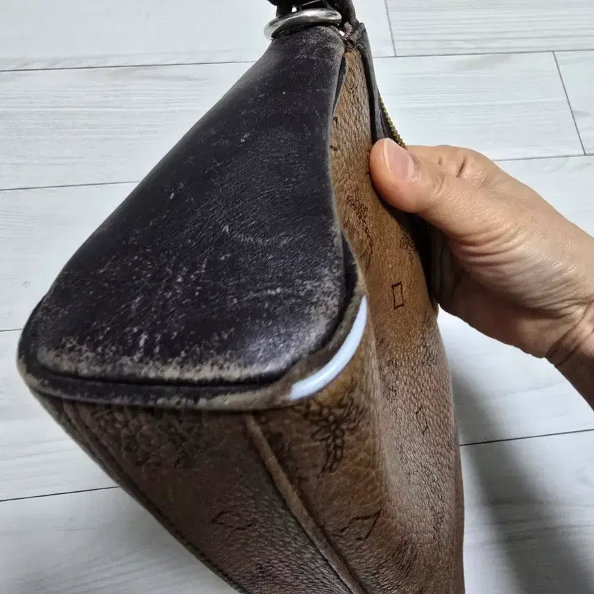 [BUNJANG] MCM Visetos Mini Bag Clutch Bag (No Strap) / mcm 비세토스 미니백 끈없슴 클러치백으로씀 정품 운포