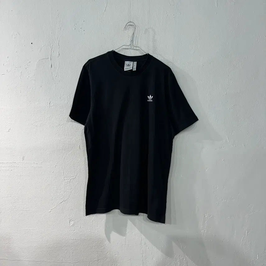 [BUNJANG] Adidas Black and White Short Sleeve T-Shirt Size 105 / 아디다스 검흰 반팔티 105