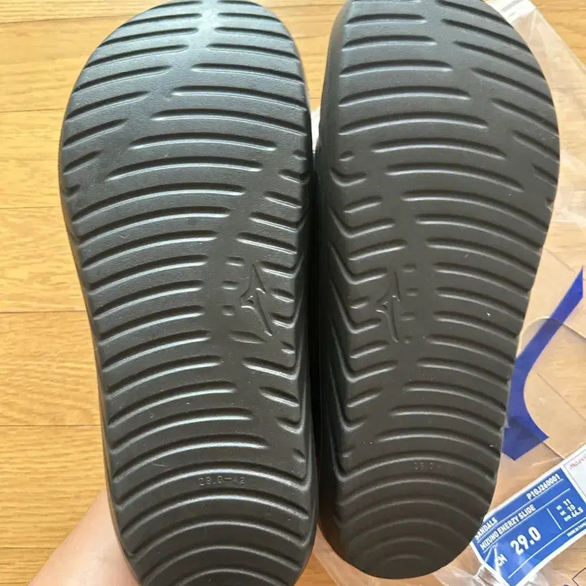 [BUNJANG] Mizuno Energy Slide Black Shoes Size 290 / 미즈노 에너지 슬라이드 블랙 290