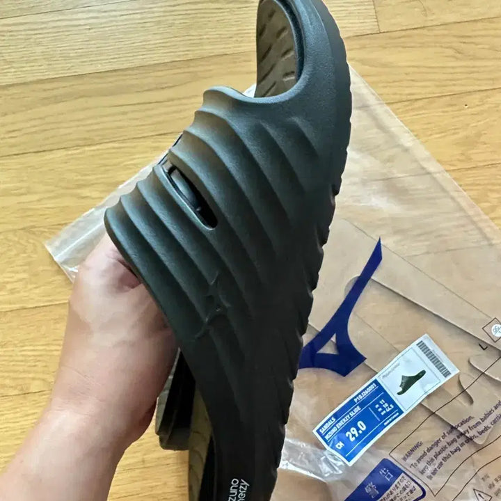 [BUNJANG] Mizuno Energy Slide Black Shoes Size 290 / 미즈노 에너지 슬라이드 블랙 290