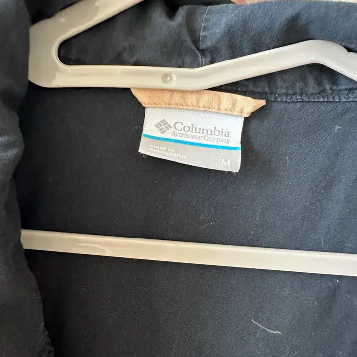 [BUNJANG] Columbia Lightweight Beige Hooded Zip-Up Windbreaker Jacket / 컬럼비아 얇운 베이지색 후드 집업 바람막이 자켓 작업복