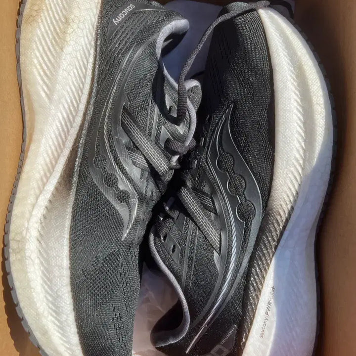 [BUNJANG] Saucony Triumph Running Shoes (275mm) / 써코니 트라이엄프 275mm  (런닝화)