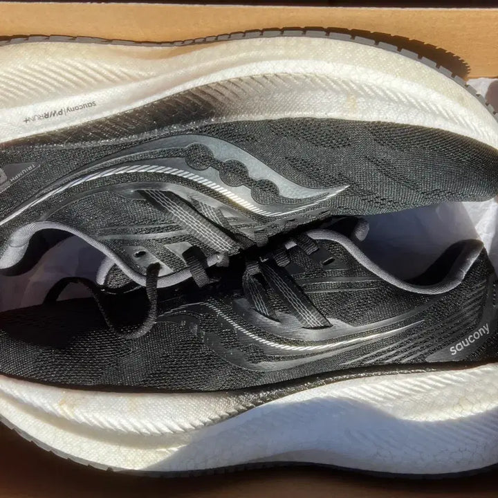 [BUNJANG] Saucony Triumph Running Shoes (275mm) / 써코니 트라이엄프 275mm  (런닝화)