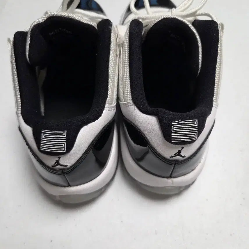 [BUNJANG] Nike Air Jordan 11 Retro Concord Low (240mm) - New / 나이키 에어 조던 11 레트로 콩코드 로우 240mm 새상품 팝니다