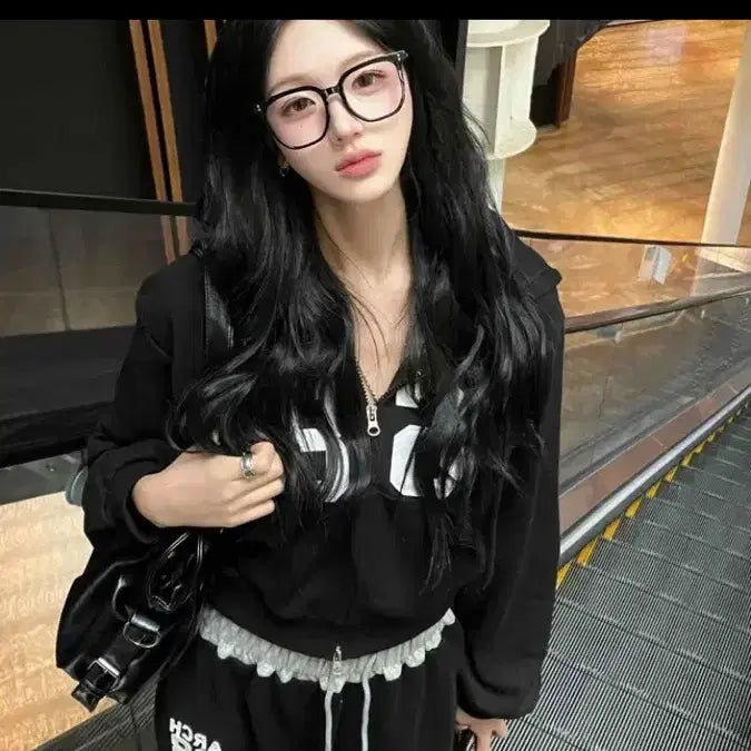 [BUNJANG] Black Cropped Hoodie Zip-Up / 블랙 후드 집업 크롭 에이블리 교신가능