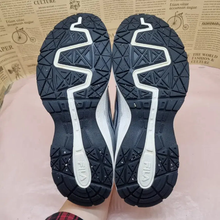 [BUNJANG] Fila Triton Sneakers / 휠라 트리톤 운동화250