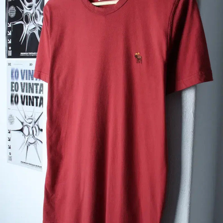 [BUNJANG] Abercrombie &amp; Fitch Small Logo Burgundy T-Shirt / (S-M) 아베크롬비 반팔 티셔츠 스몰로고 버건디 올드스쿨-7581