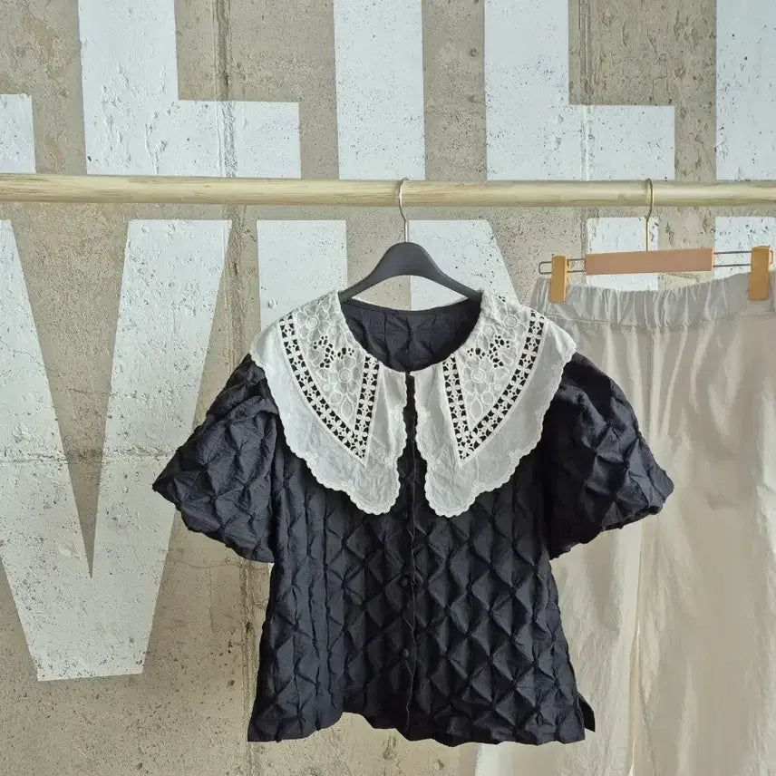 [BUNJANG] Lace Big Collar Puff Sleeve Short Blouse / 레이스 빅카라 퍼프소매 반팔블라우스