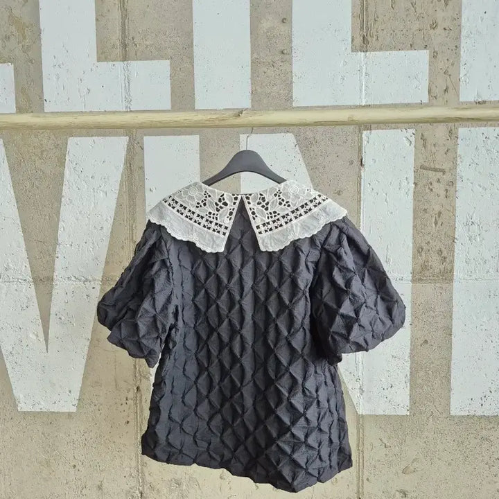 [BUNJANG] Lace Big Collar Puff Sleeve Short Blouse / 레이스 빅카라 퍼프소매 반팔블라우스