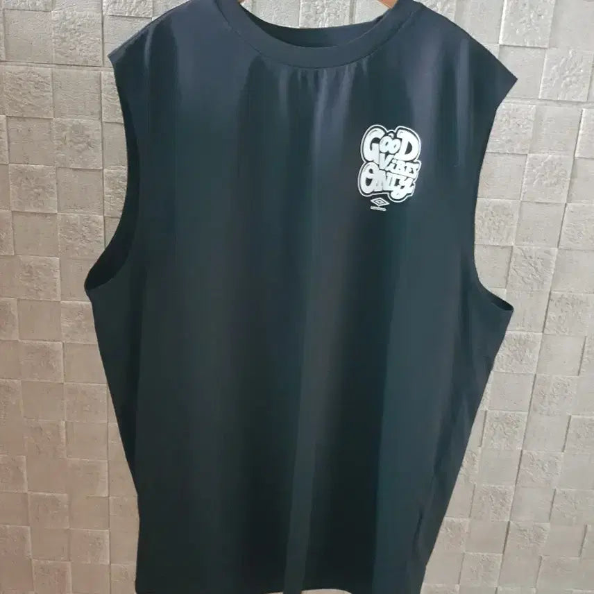 [BUNJANG] Umbro Black Sleeveless T-Shirt / 엄브로 검정색 나시 티셔츠