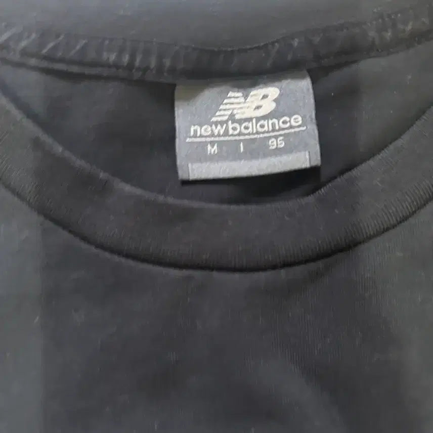 [BUNJANG] New Balance Black Short Sleeve T-Shirt (M, 160) / 뉴발란스 검정 반팔 티셔츠 M (160)