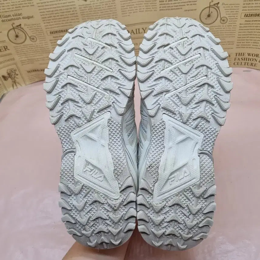 [BUNJANG] Fila Trail Demon Sneakers 240 / 휠라 트레일데몬  운동화 240