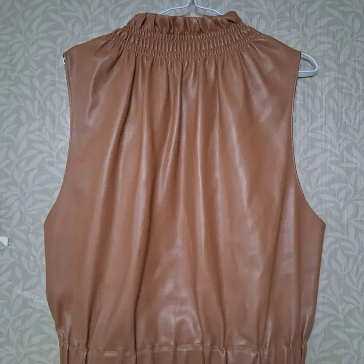 [BUNJANG] Brown Leather Shirring Neck Vest Jacket (One Size) / 브라운 레더 셔링넥 조끼 자켓(프리)