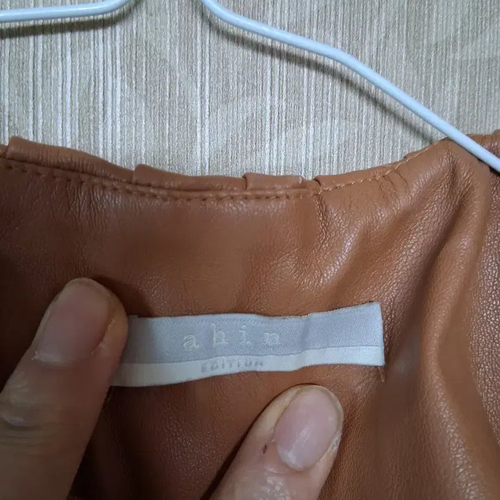 [BUNJANG] Brown Leather Shirring Neck Vest Jacket (One Size) / 브라운 레더 셔링넥 조끼 자켓(프리)