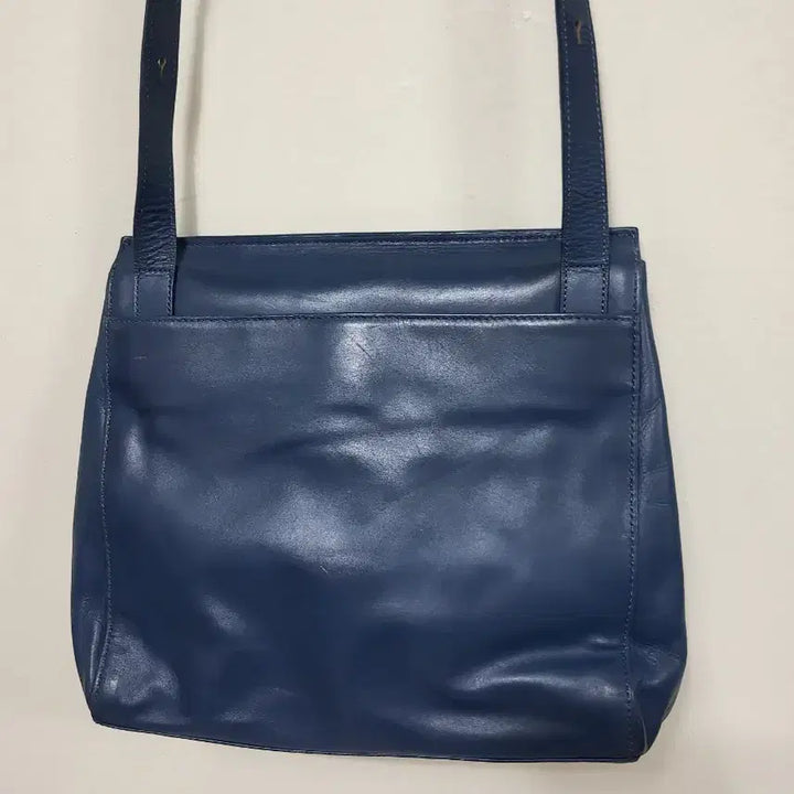 [BUNJANG] KUHO Navy Leather Embossed Shoulder Bag / 구호 네이비 가죽 숄더백 엠보싱 장식.260508