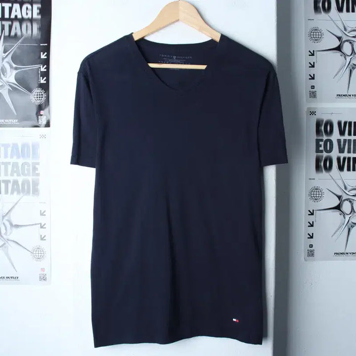 [BUNJANG] Tommy Hilfiger V-Neck T-Shirt Navy / (M-L) 타미힐피거 반팔 티셔츠 브이넥 네이비 무지-7594