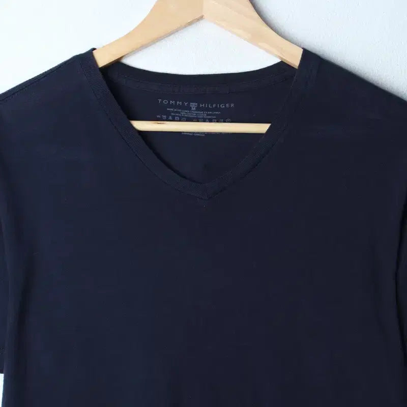 [BUNJANG] Tommy Hilfiger V-Neck T-Shirt Navy / (M-L) 타미힐피거 반팔 티셔츠 브이넥 네이비 무지-7594