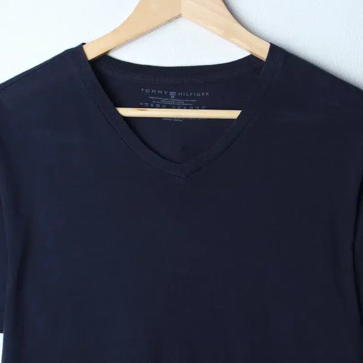 [BUNJANG] Tommy Hilfiger V-Neck T-Shirt Navy / (M-L) 타미힐피거 반팔 티셔츠 브이넥 네이비 무지-7594