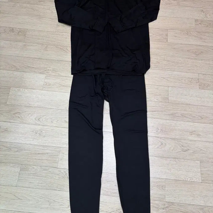 [BUNJANG] Uniqlo Heattech Innerwear Set (Top L, Bottom M) Black / (L,M) 유니클로 히트텍 내복 상하의 블랙