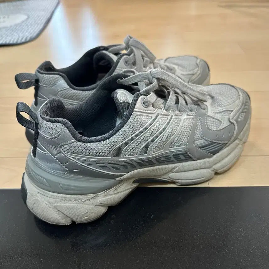 [BUNJANG] Umbro Pluto Sneakers (270) / 엄브로 플루토 운동화 270