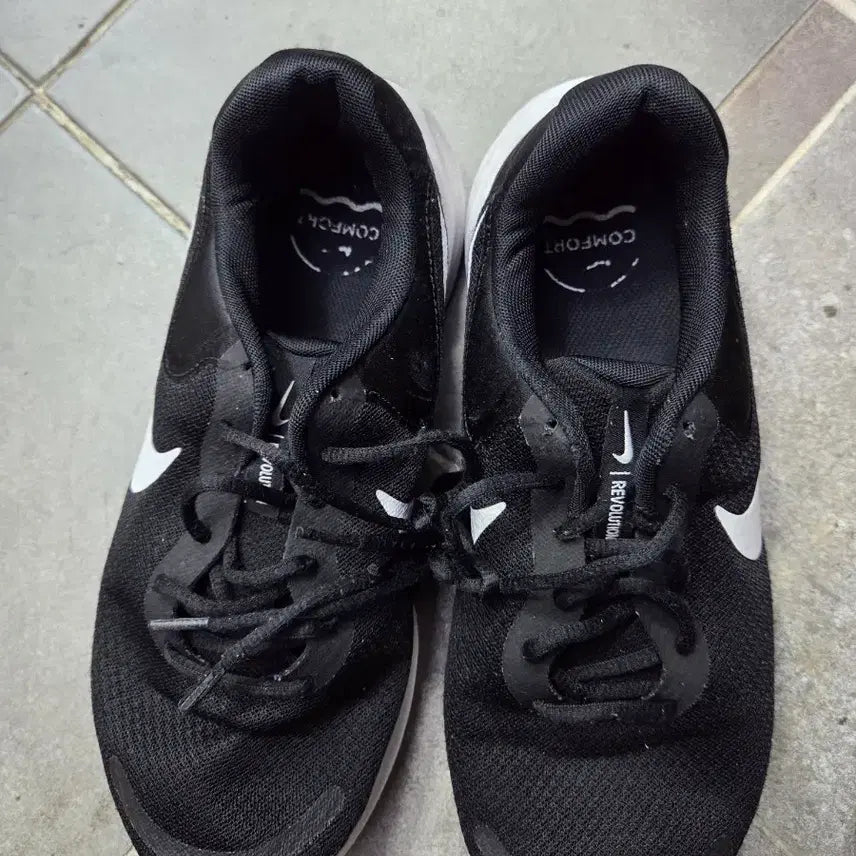 [BUNJANG] Nike Black &amp; White Running Shoes Men&