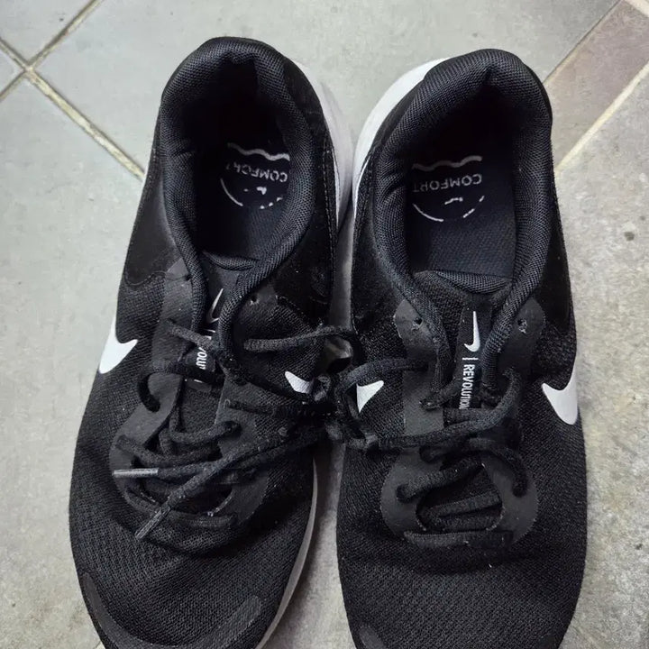 [BUNJANG] Nike Black &amp; White Running Shoes Men&
