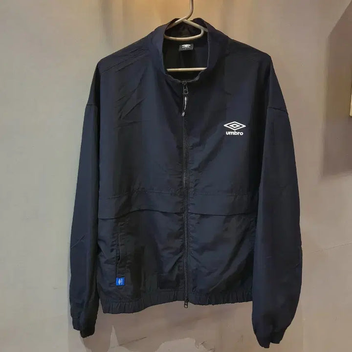 [SOLD OUT] 여성)엄브로 클래식 바람막이점퍼(90)