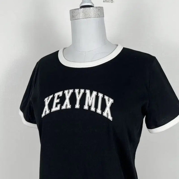 [BUNJANG] Xexymix 2024 Black Short Sleeve T-Shirt Women&