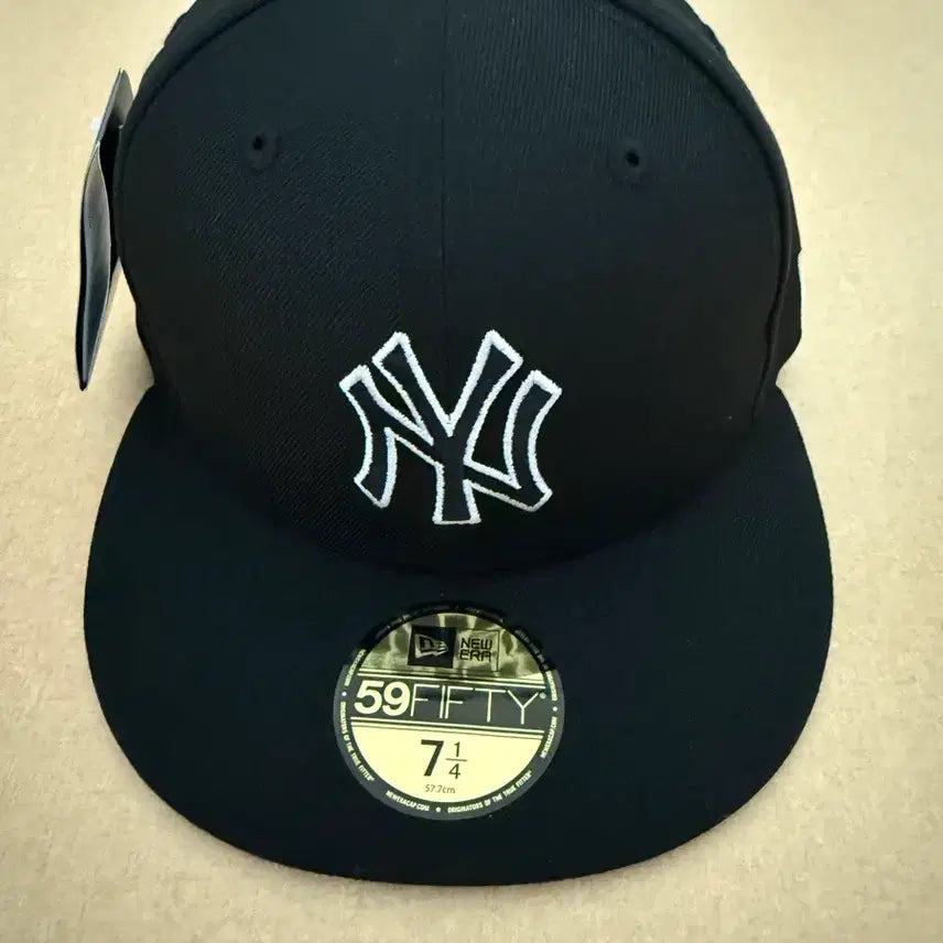 [BUNJANG] New Era MLB New York Yankees Basic Outline Fitted Cap Black / (새상품) 뉴에라 MLB 뉴욕 양키스 베이직 아웃라인 피티드캡 블랙