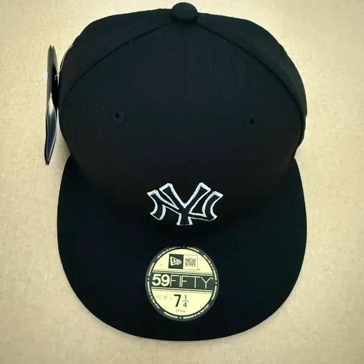 [BUNJANG] New Era MLB New York Yankees Basic Outline Fitted Cap Black / (새상품) 뉴에라 MLB 뉴욕 양키스 베이직 아웃라인 피티드캡 블랙