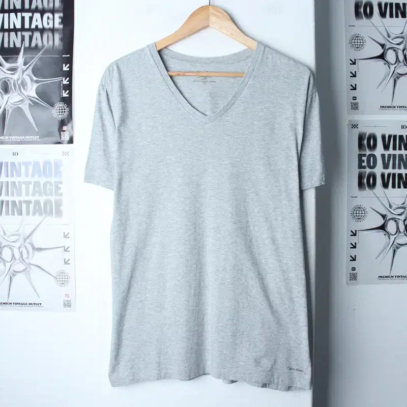 [BUNJANG] Calvin Klein V-Neck T-Shirt - Grey (L-XL) / (L-XL) 캘빈클라인 반팔 티셔츠 브이넥 그레이 무지-75A2