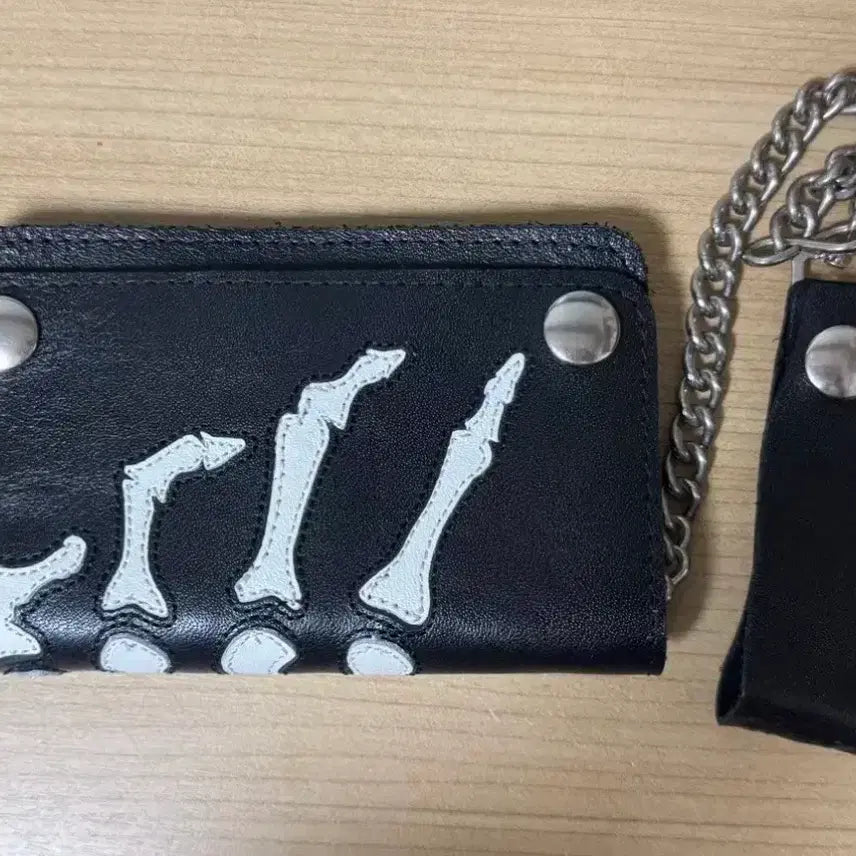 [BUNJANG] Benson Chain Wallet 6-inch with Louis Vuitton Lock and Hysteric Glamour Keychain / 벤슨 체인 월렛 6인치 / 키링:루이비통 자물쇠, 히스테릭글래머키링