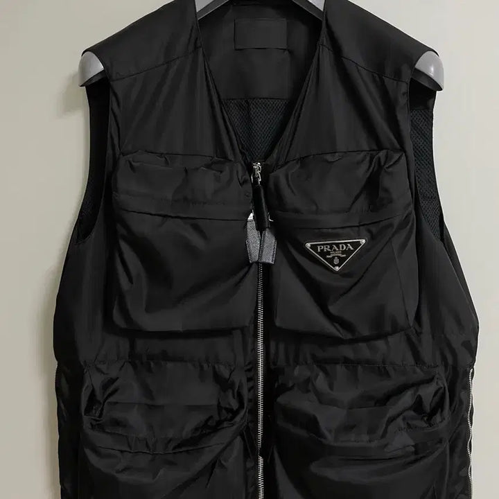 [BUNJANG] Prada Re-Nylon Triangle Logo Multi-Pocket Vest Black / 프라다 트라이앵글 로고 리나일론 멀티포켓 베스트